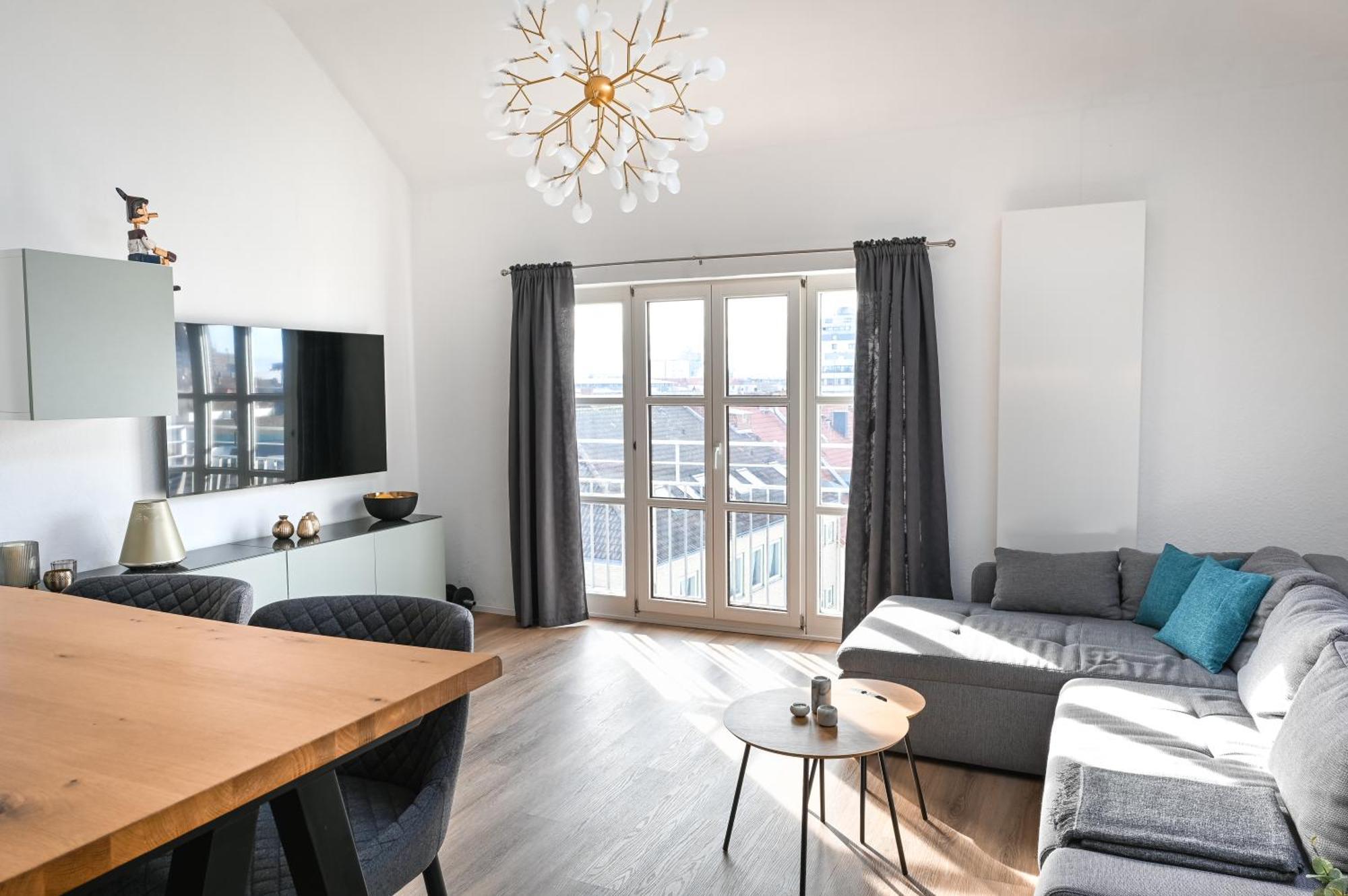 Apartment Eich-penthouse, Zentral Am Stadtwald Mit Ausblick Ueber Stadt, 24h Self Check-in, Netflix, Disneyplus