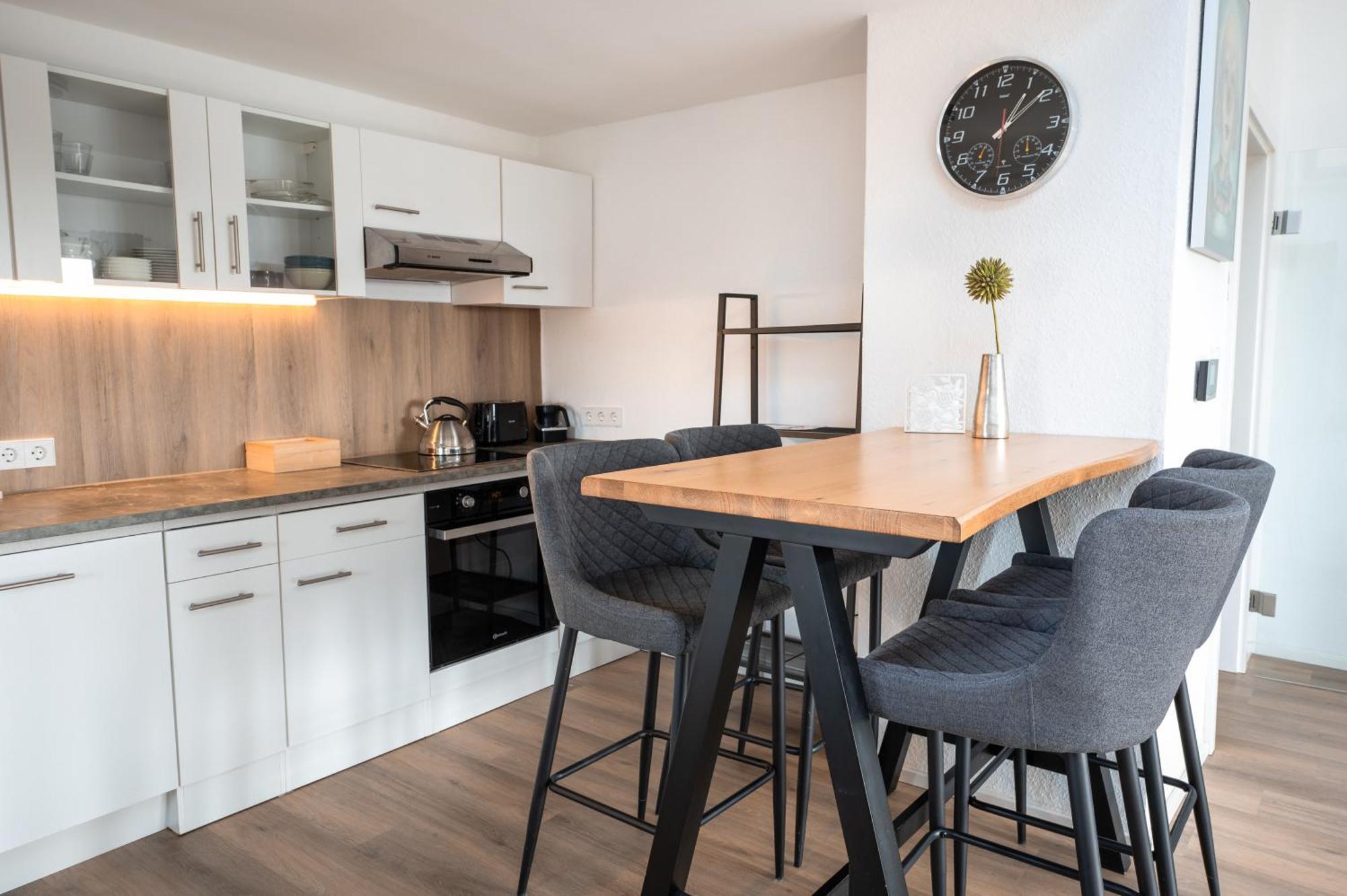 Apartment Eich-penthouse, Zentral Am Stadtwald Mit Ausblick Ueber Stadt, 24h Self Check-in, Netflix, Disneyplus *
