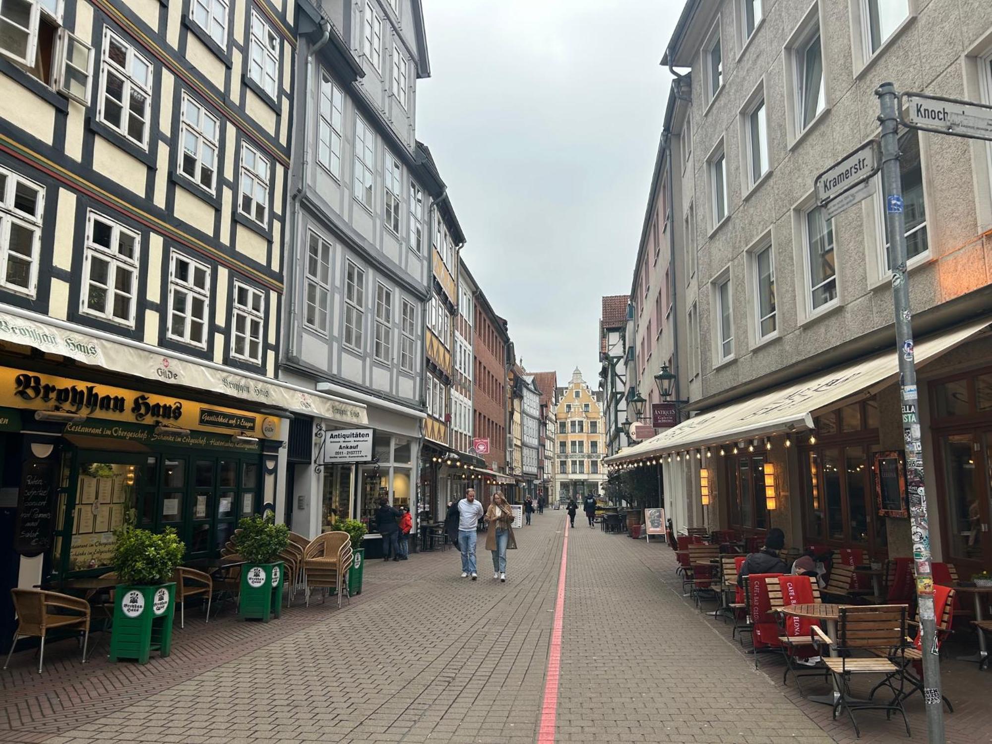 Apartament Eich-penthouse, Zentral Am Stadtwald Mit Ausblick Ueber Stadt, 24h Self Check-in, Netflix, Disneyplus Hanower