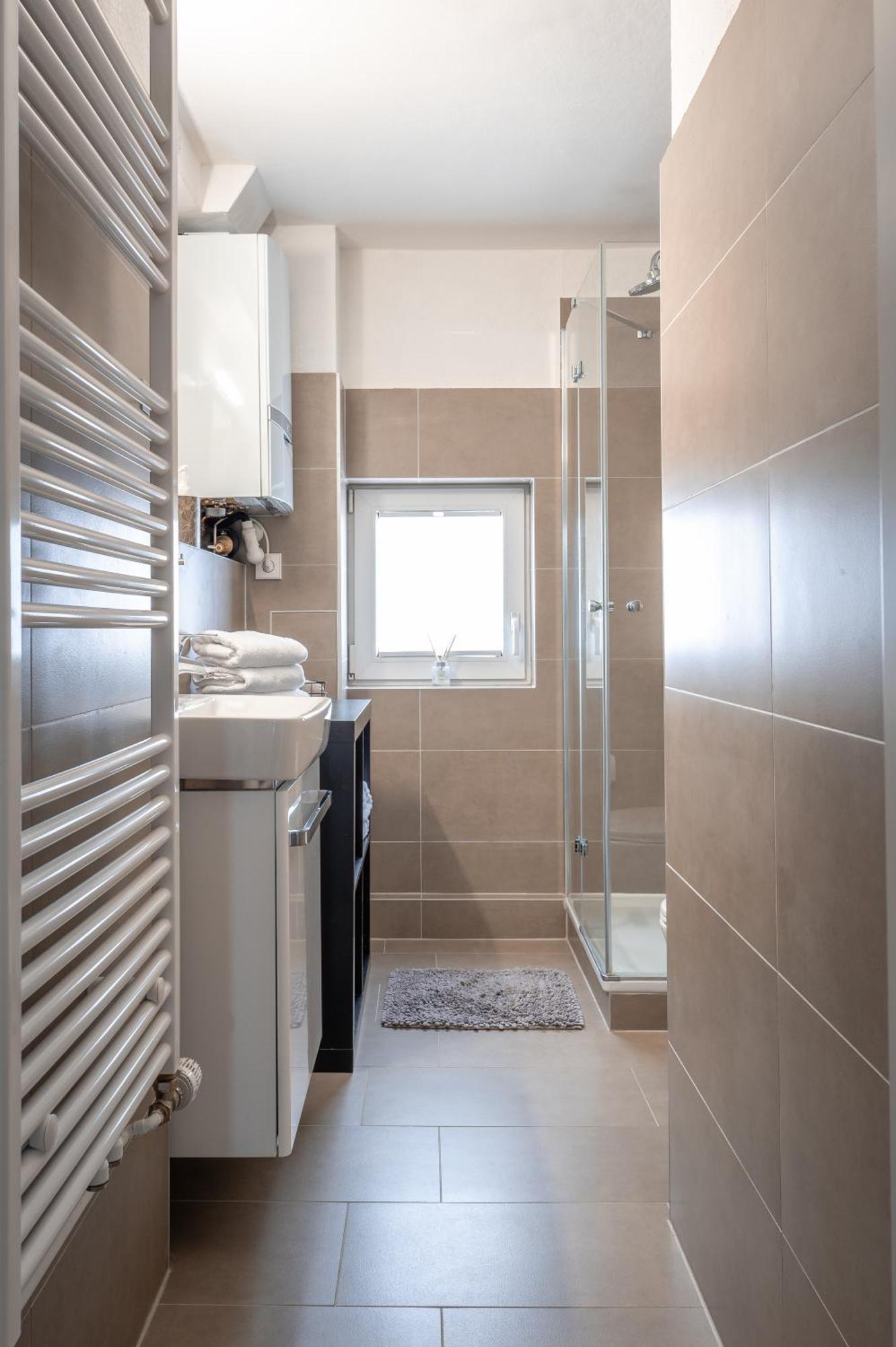 Apartament Eich-penthouse, Zentral Am Stadtwald Mit Ausblick Ueber Stadt, 24h Self Check-in, Netflix, Disneyplus *